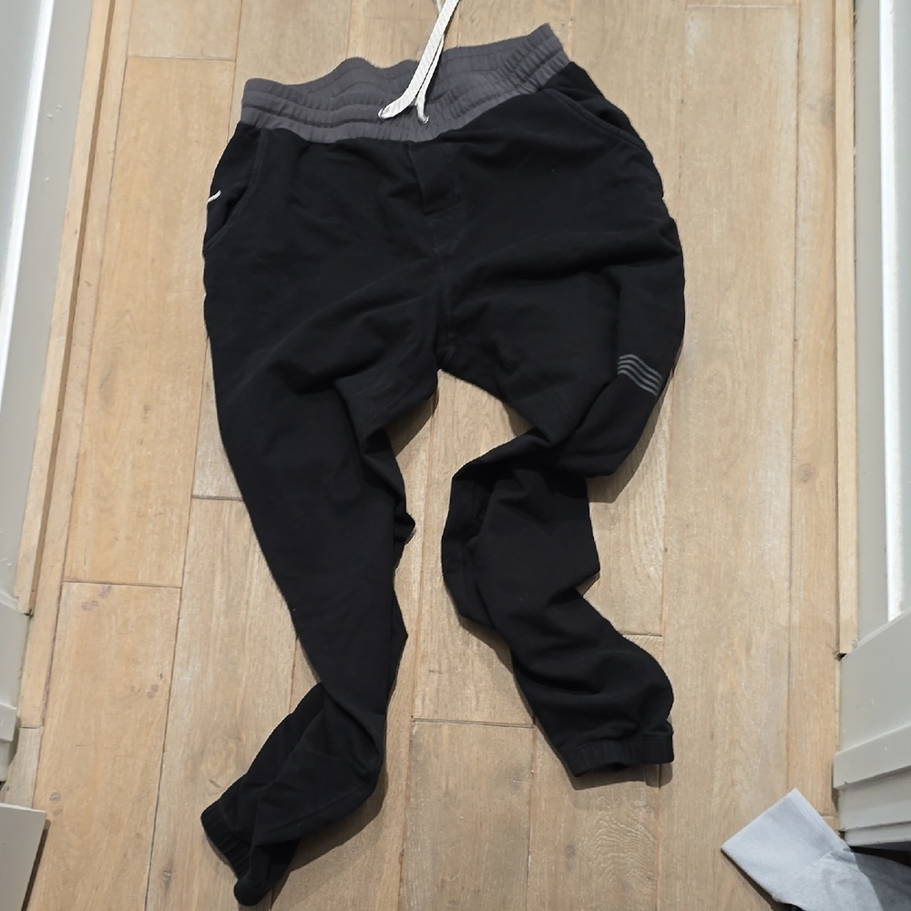Vuori Black Joggers with Gray Waistband